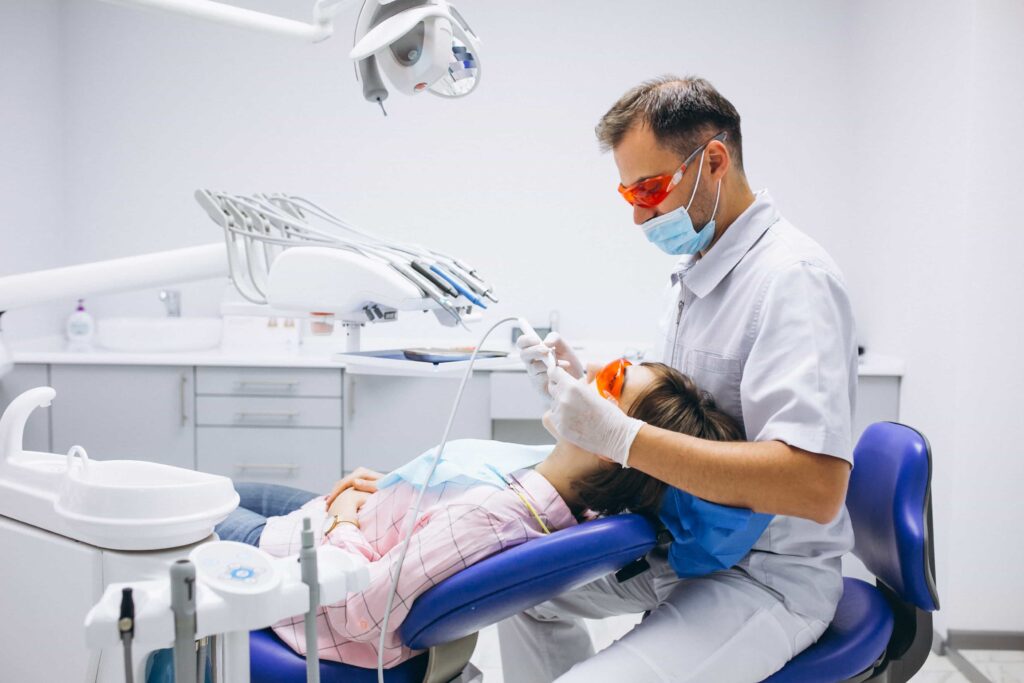 Dentist in Amanora